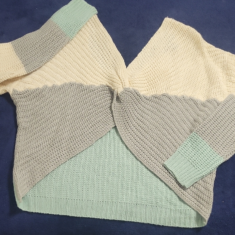 Derek Heart V-Neck Sweater in Cream, Gray, and Mint